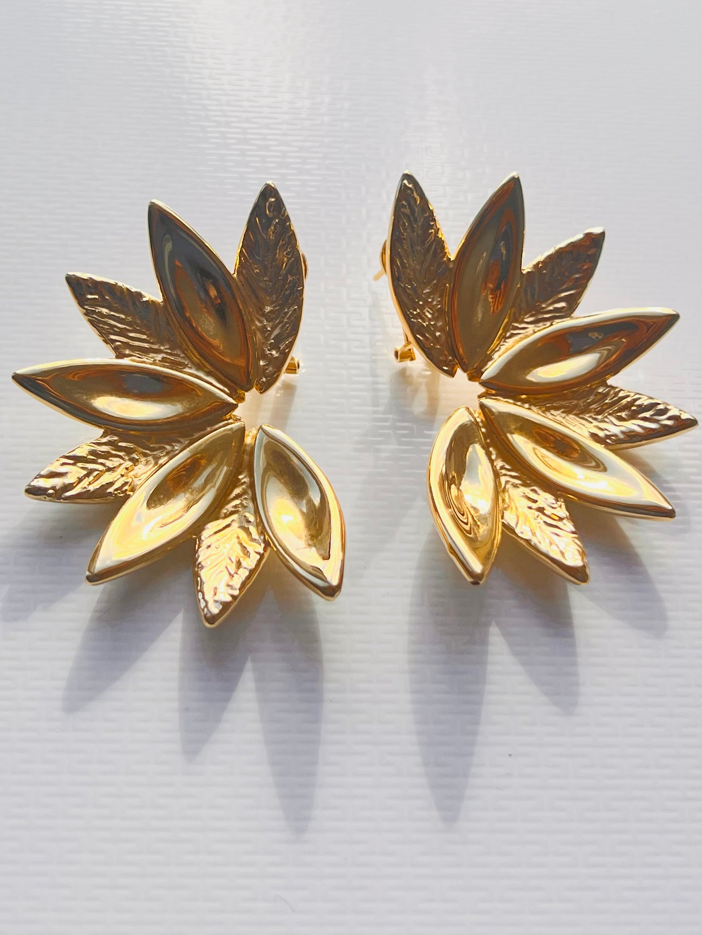 Elegant 18k Gold Earrings