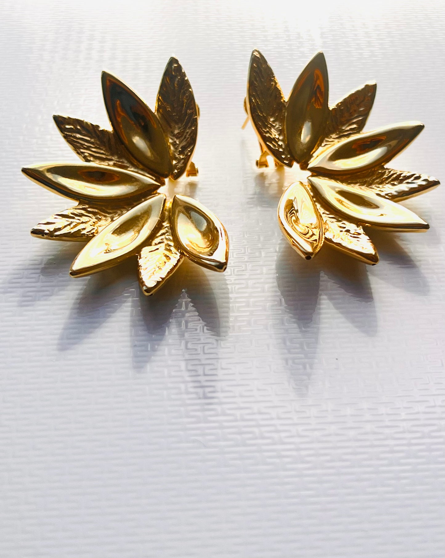 Elegant 18k Gold Earrings